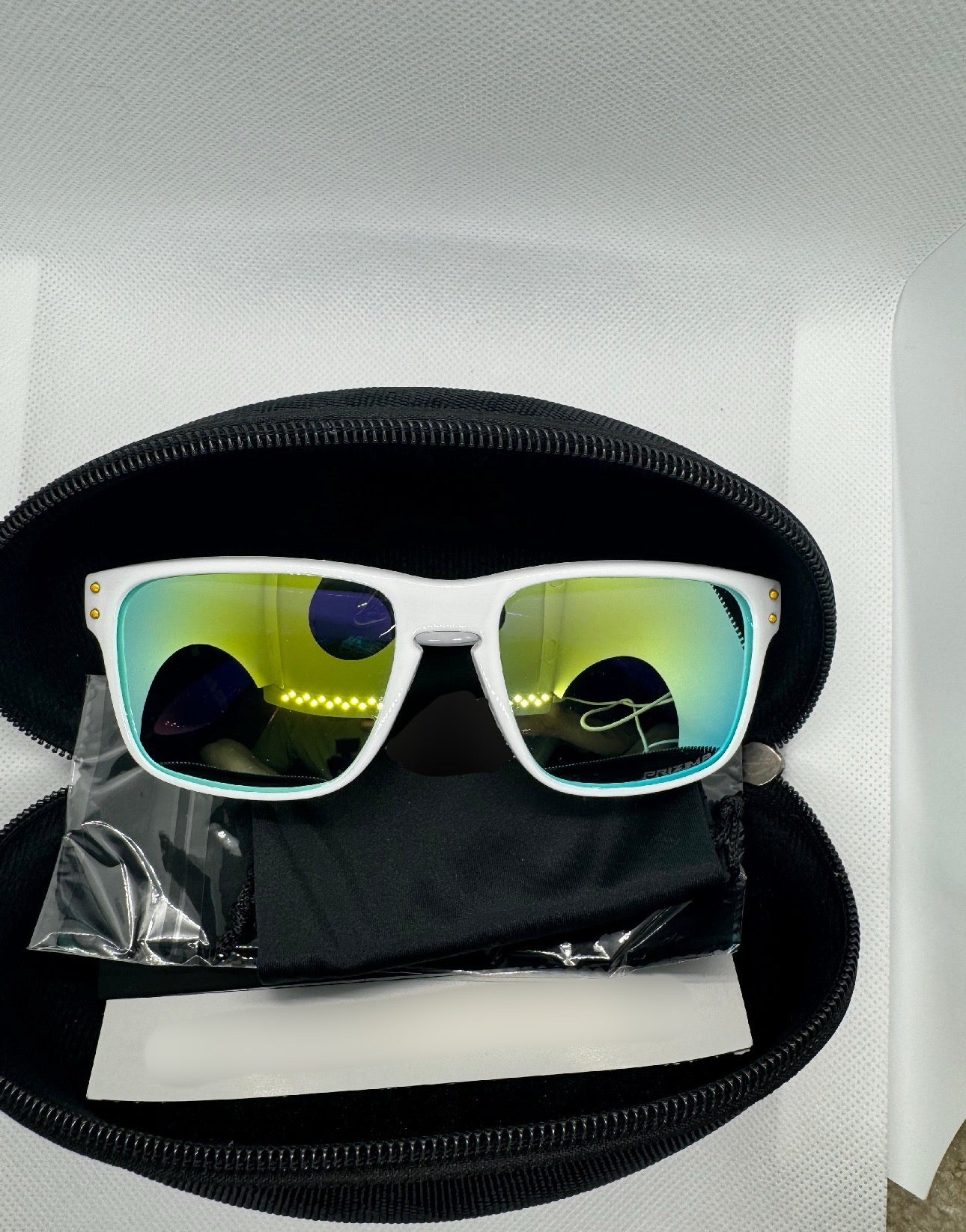 OAKLIE SUNGLASSES